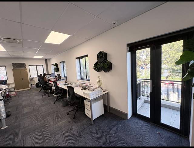 271M² OFFICE TO LET IN VORNA VALLEY